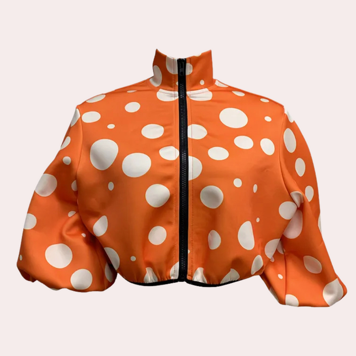 Elegant women's short coat with a modern cut, suitable for casual & chic daily outfits. Versatile outerwear.