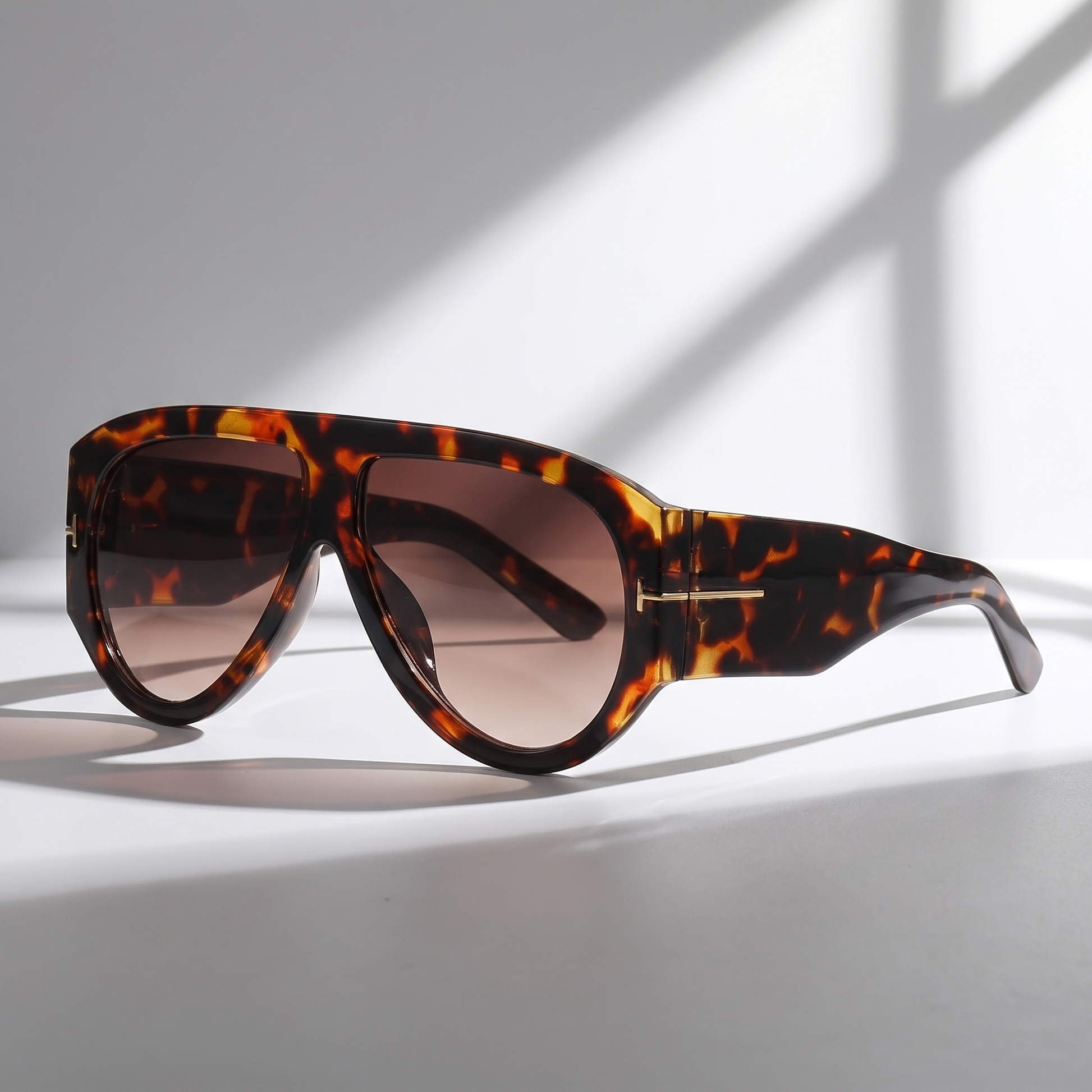 Women's UV protection sunglasses: oversized, stylish color block design for fashion-forward accessorizing.