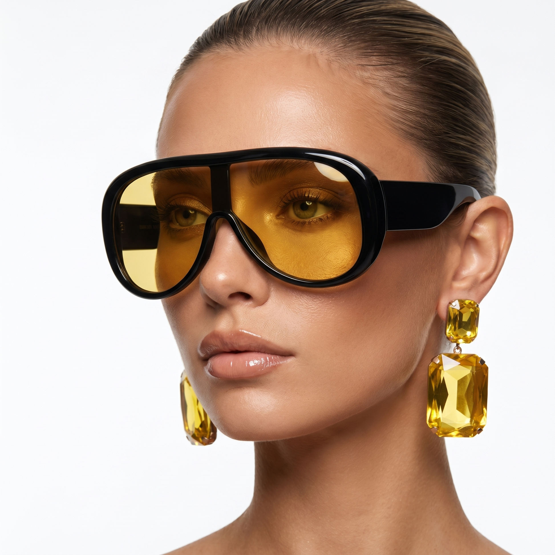 Chic women's pilot sunglasses with UV400 protection. Elegant, modern eye protection accessory.