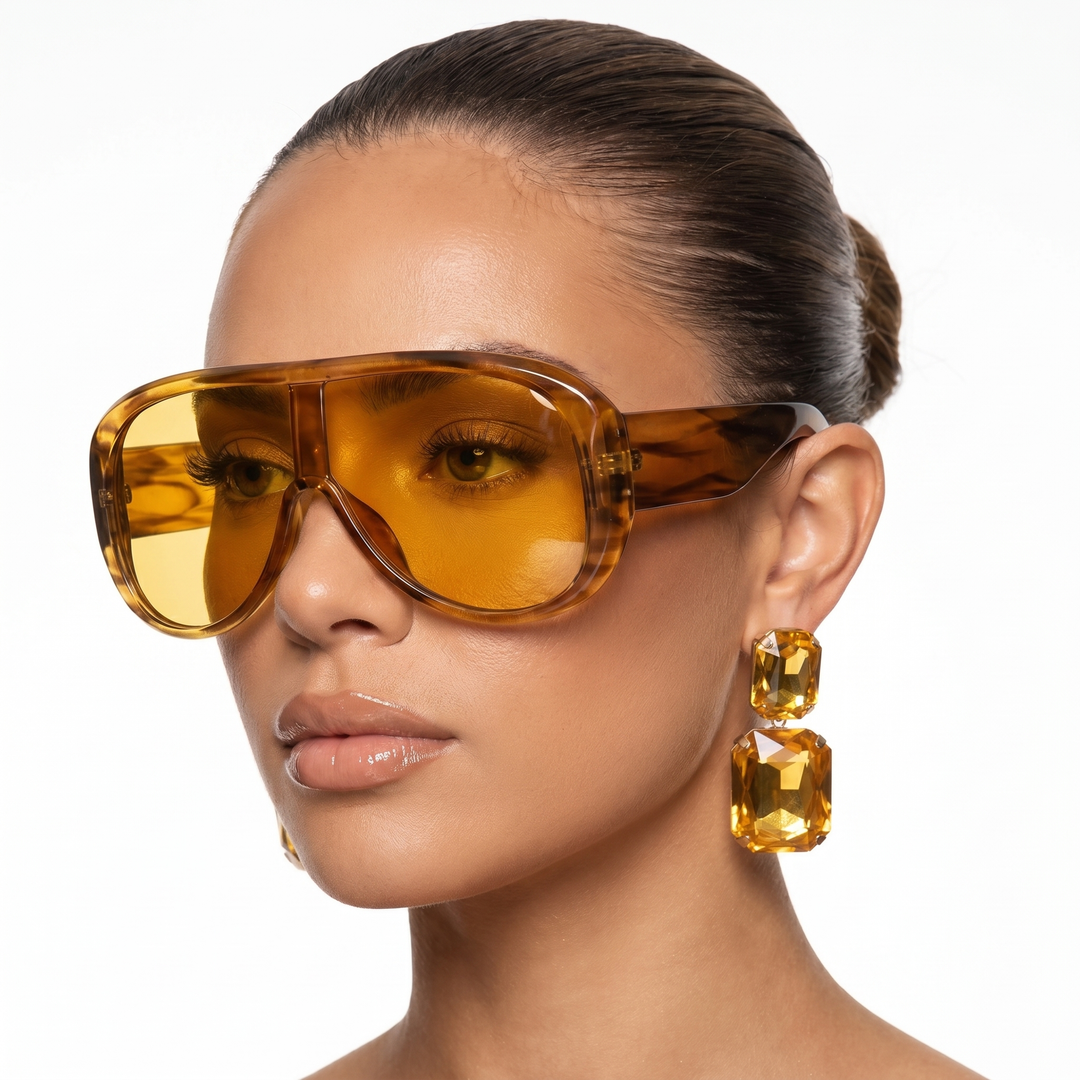 Fashionable women's pilot frame sunglasses, offering UV400 eye protection for a chic look.