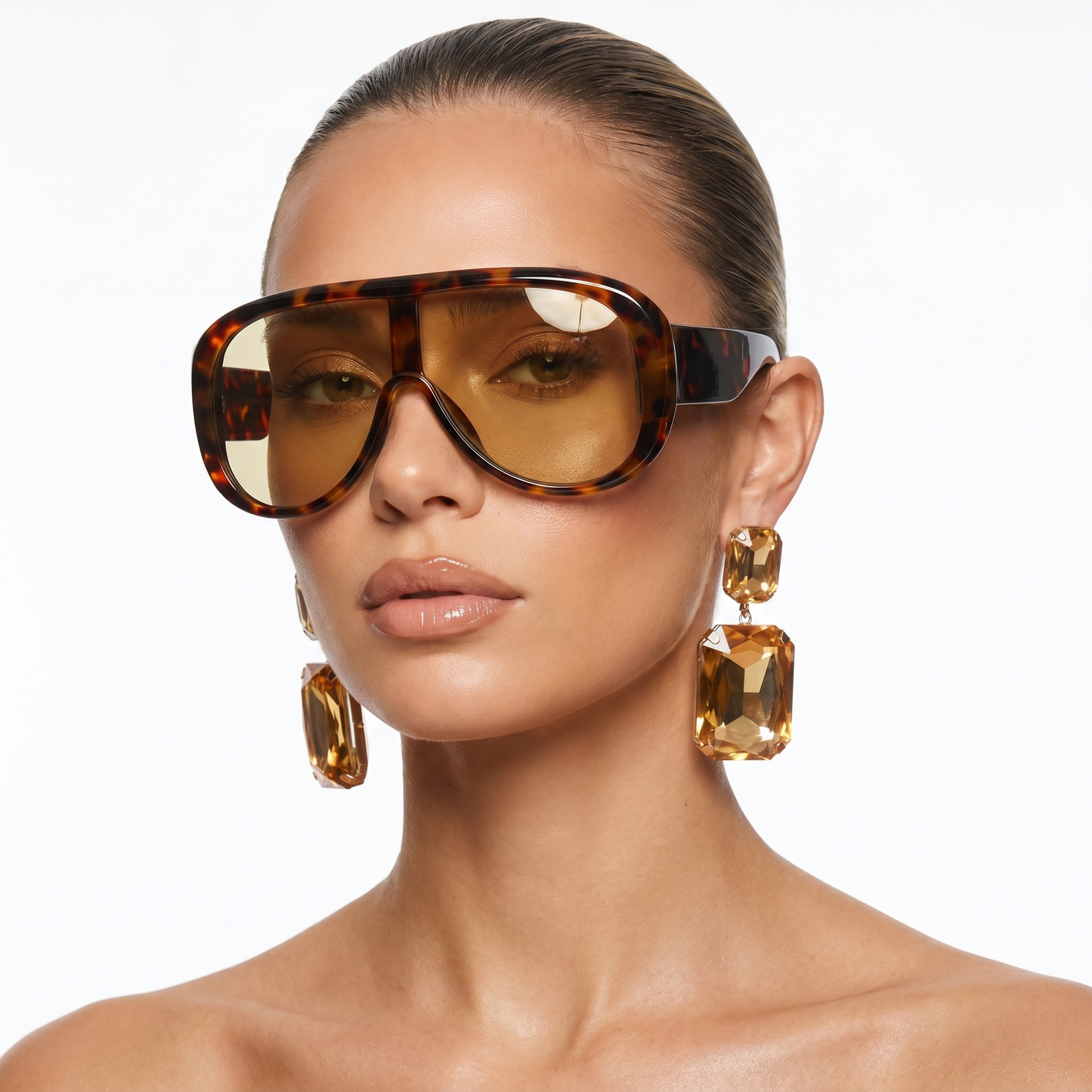 Elegant women's pilot sunglasses. A stylish accessory with UV400 lenses for modern eye safety.