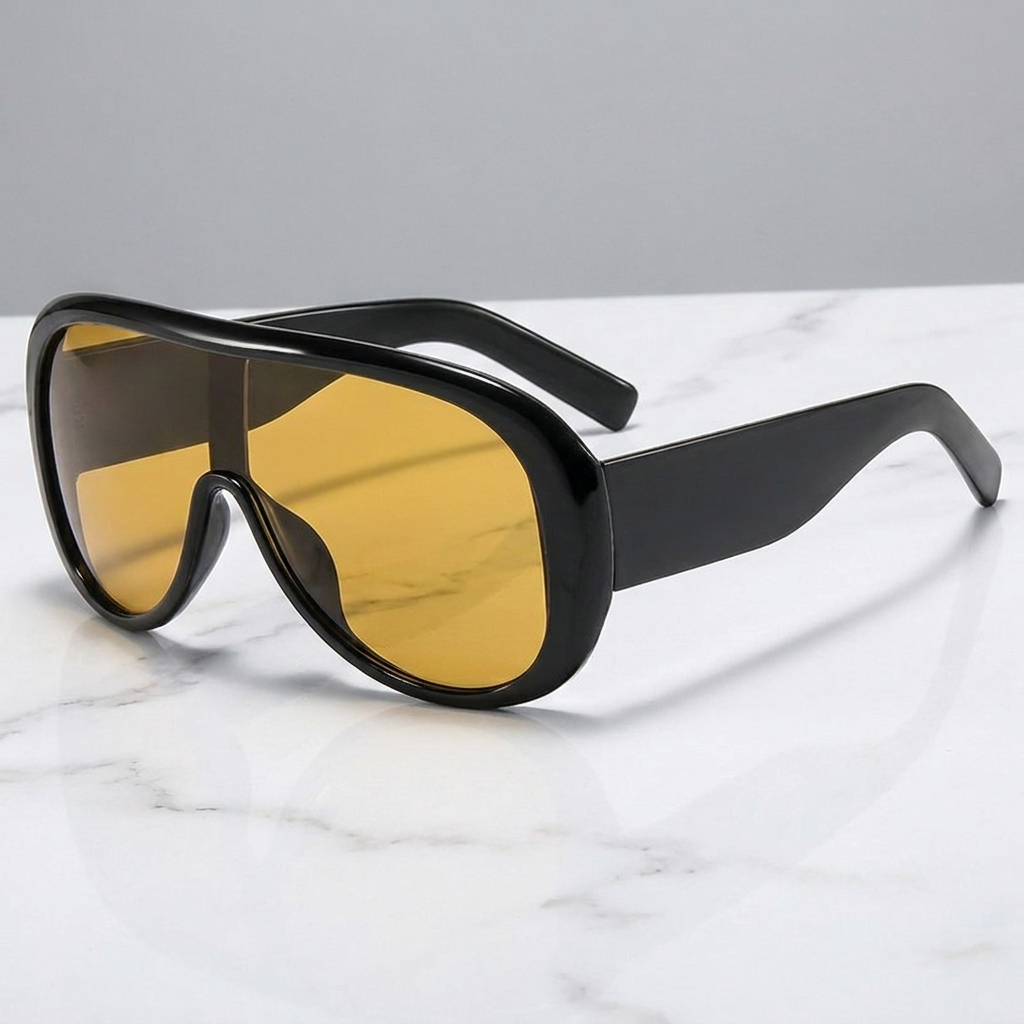 UV400 protected women's pilot sunglasses. Chic and modern, perfect for fashionable eye protection.