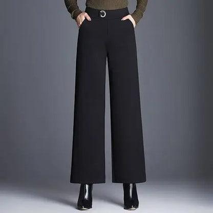 Comfortable women's plaid wide-leg pants. High-waisted design for a chic, versatile business casual look.