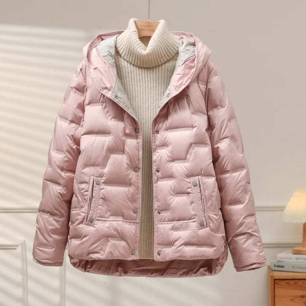 Fashionable women's puffer jacket, ideal for layering and staying warm in cold weather.