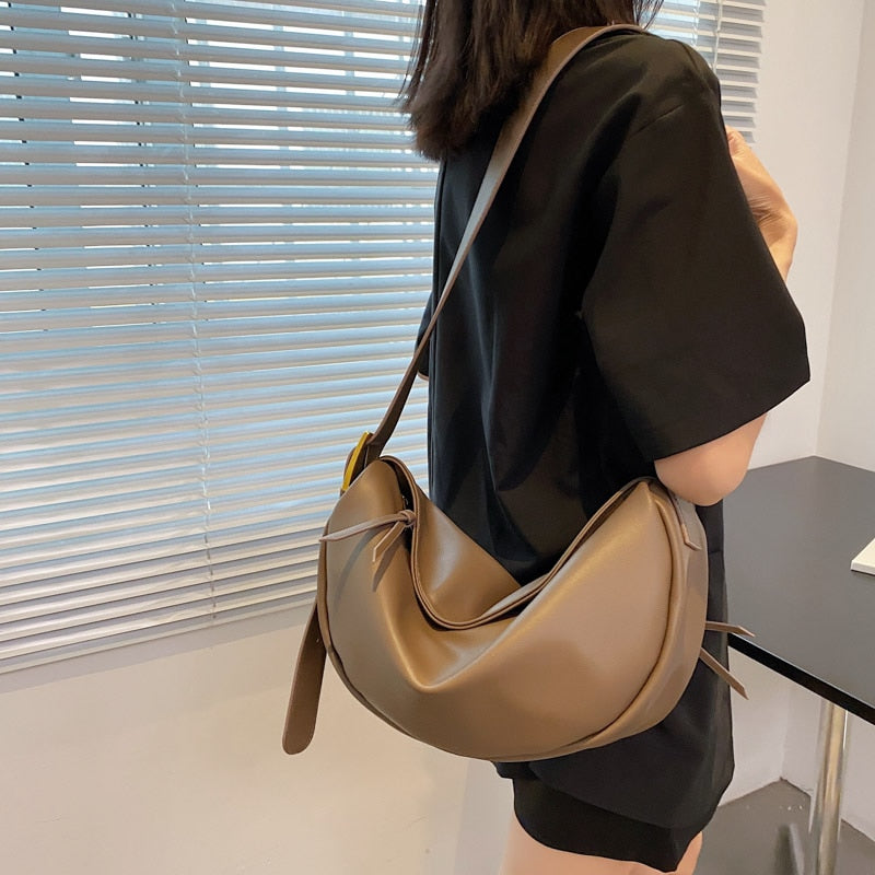 Versatile chic women's shoulder bag, made of soft vegan leather, with an adjustable crossbody strap.