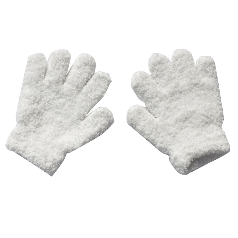 Snow-ready kids' fleece mittens, thick plush lining ensures warm hands for all winter adventures.