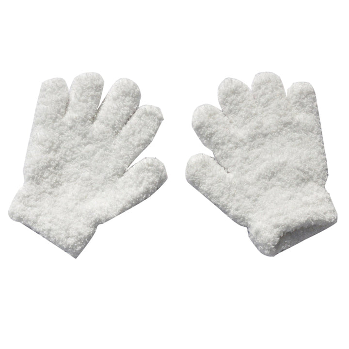 Snow-ready kids' fleece mittens, thick plush lining ensures warm hands for all winter adventures.