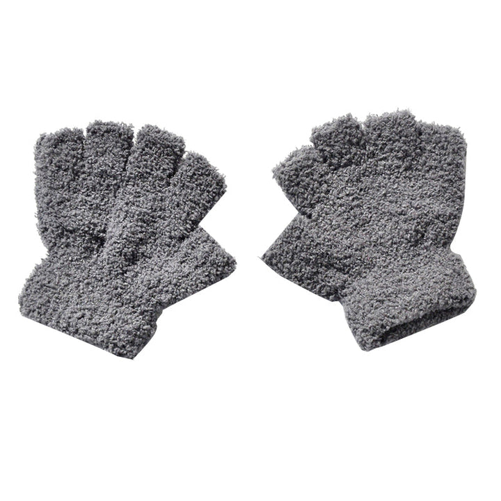 Stylish children's winter mittens with thick plush fleece, combining warmth and comfort for cold weather.