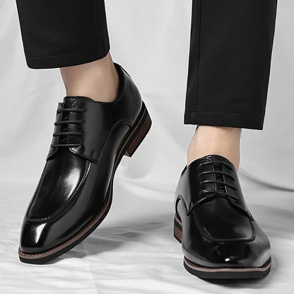 Durable men's classic Oxford footwear, designed for style and comfort in formal and business settings.