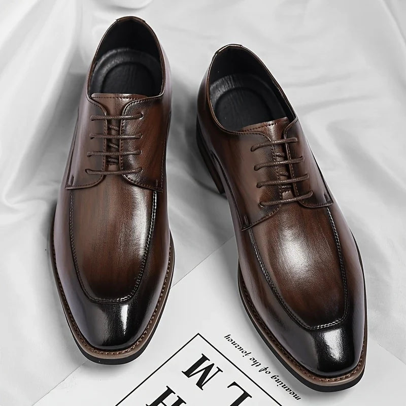 Stylish men's classic Oxford dress shoes in premium leather, suitable for business fashion.