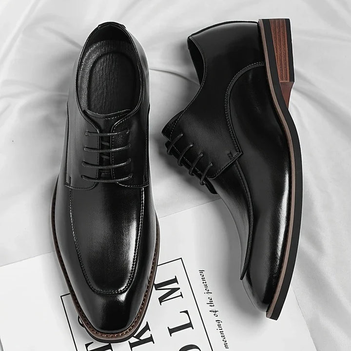 Men's elegant Oxford dress shoes, a versatile classic for business, formal events, and office.