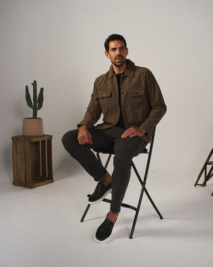 Comfortable men's slip-on leather loafers, easy to wear for an everyday versatile style.