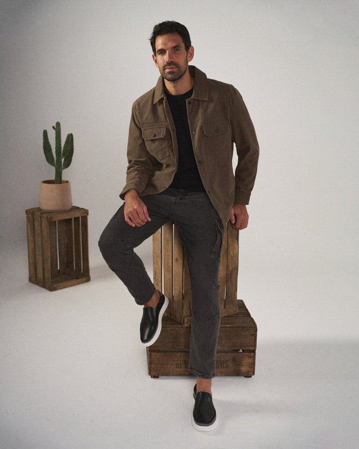 Versatile men's black leather slip-on shoes, great for everyday casual outfits & comfort.