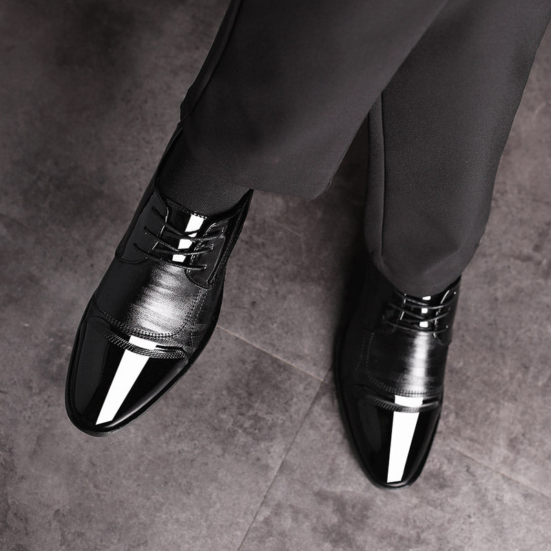 Men's elegant Oxford shoes, timeless design & comfortable fit for formal events.
