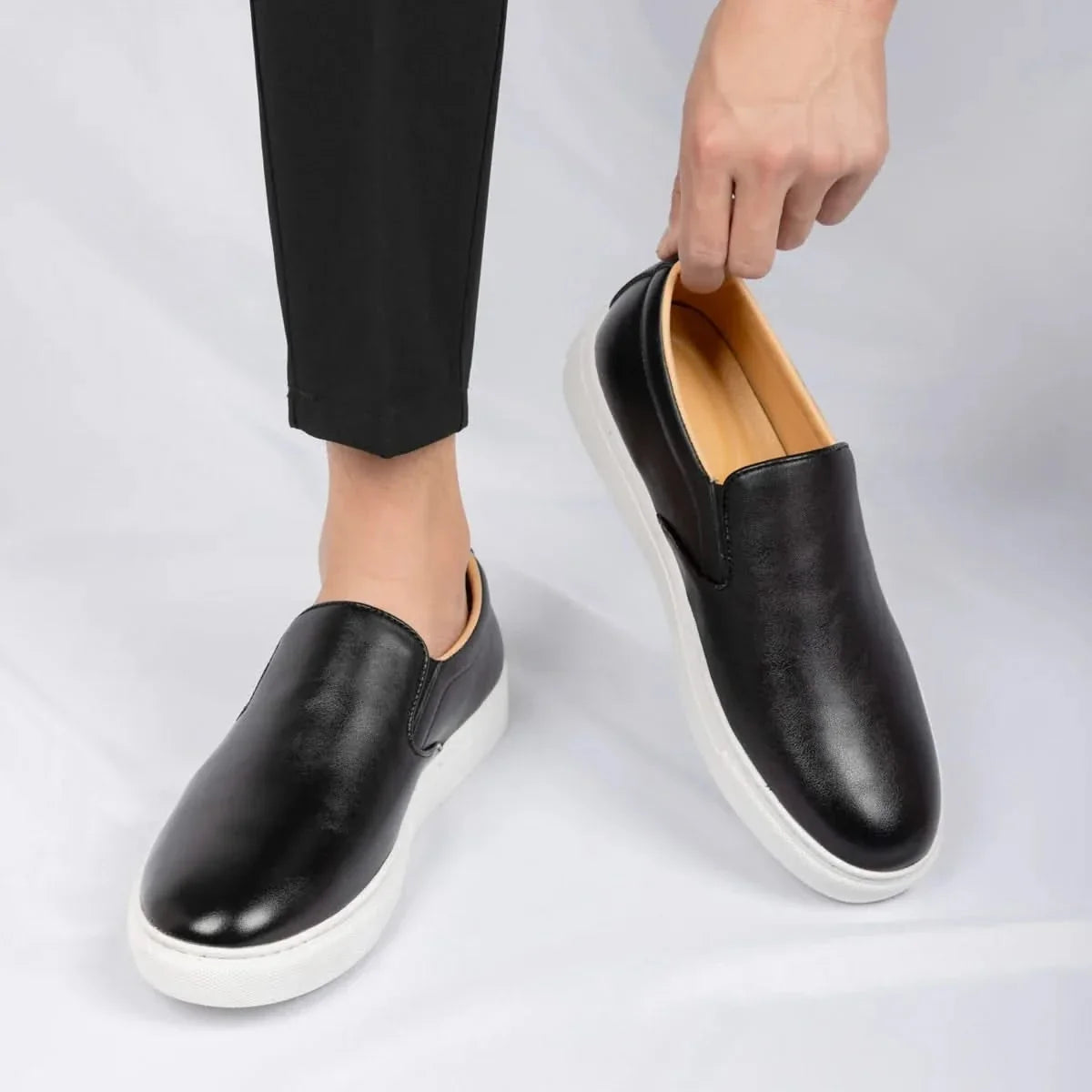 Men's classic slip-on loafers, ideal dress shoes or casual footwear. Comfortable and versatile for men's fashion.