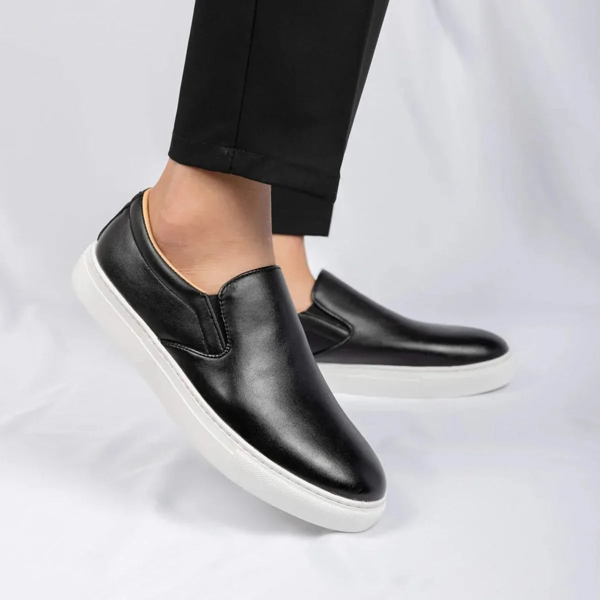 Easy-to-wear men's slip-on loafers in a classic design, offering comfort and style for versatile everyday footwear.
