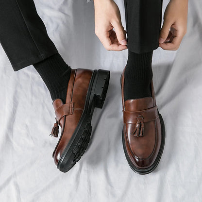 Premium men's smart casual loafers, combining classic style with modern comfort & versatility.