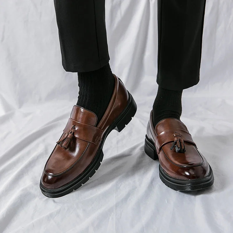 Men's formal slip-on shoes: sleek loafers with a classic design for refined gentlemen's style.