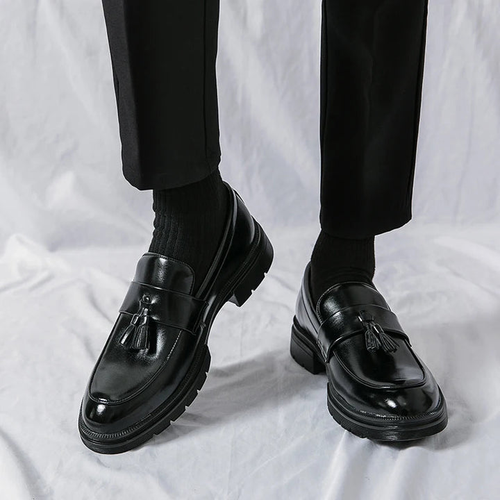 Refined slip-on men's loafers, offering elegance & comfort for any formal or casual setting.