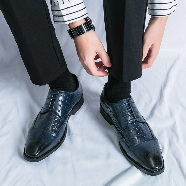 Formal men's brogue shoes. Classic lace-up oxford style with elegant detailing for comfort.