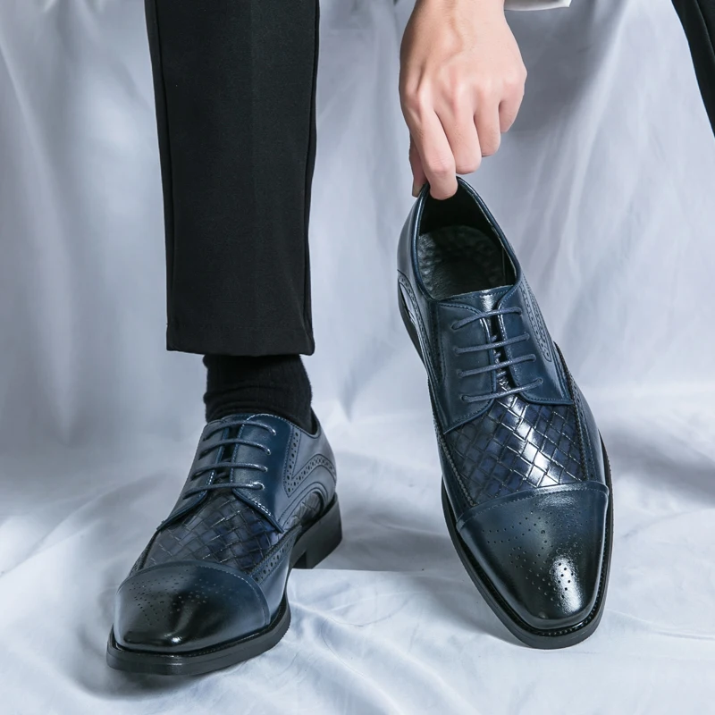 Elegant men's brogue dress shoes. Classic lace-up oxfords, ideal for formal fashion & comfort.