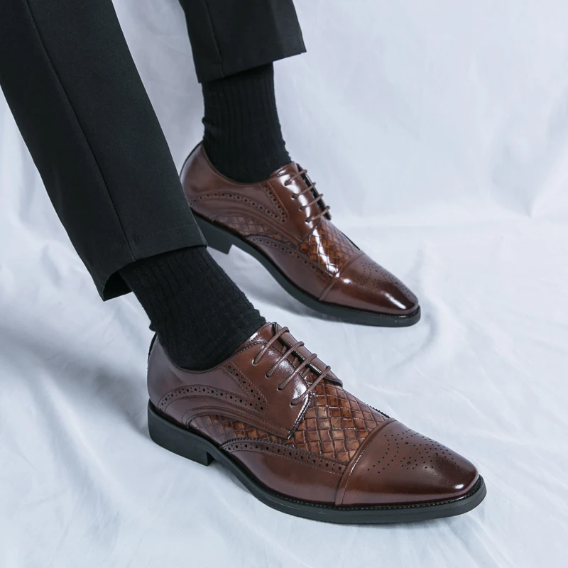 Men's formal brogue shoes. Elegant classic design, comfortable lace-up oxford footwear.
