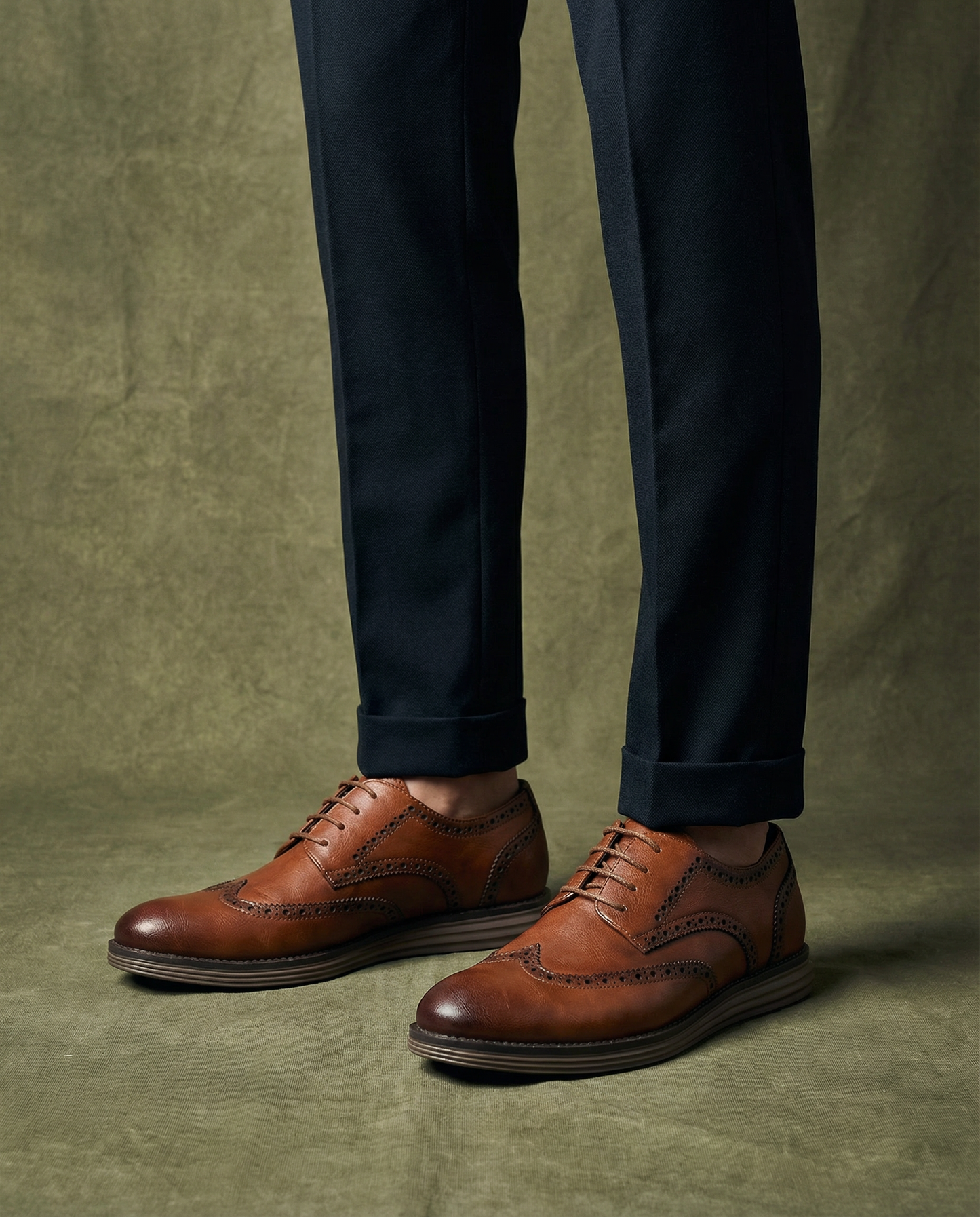 Elegant men's brogue oxford dress shoes with detailed perforations, ideal for sophisticated business and formal wear.