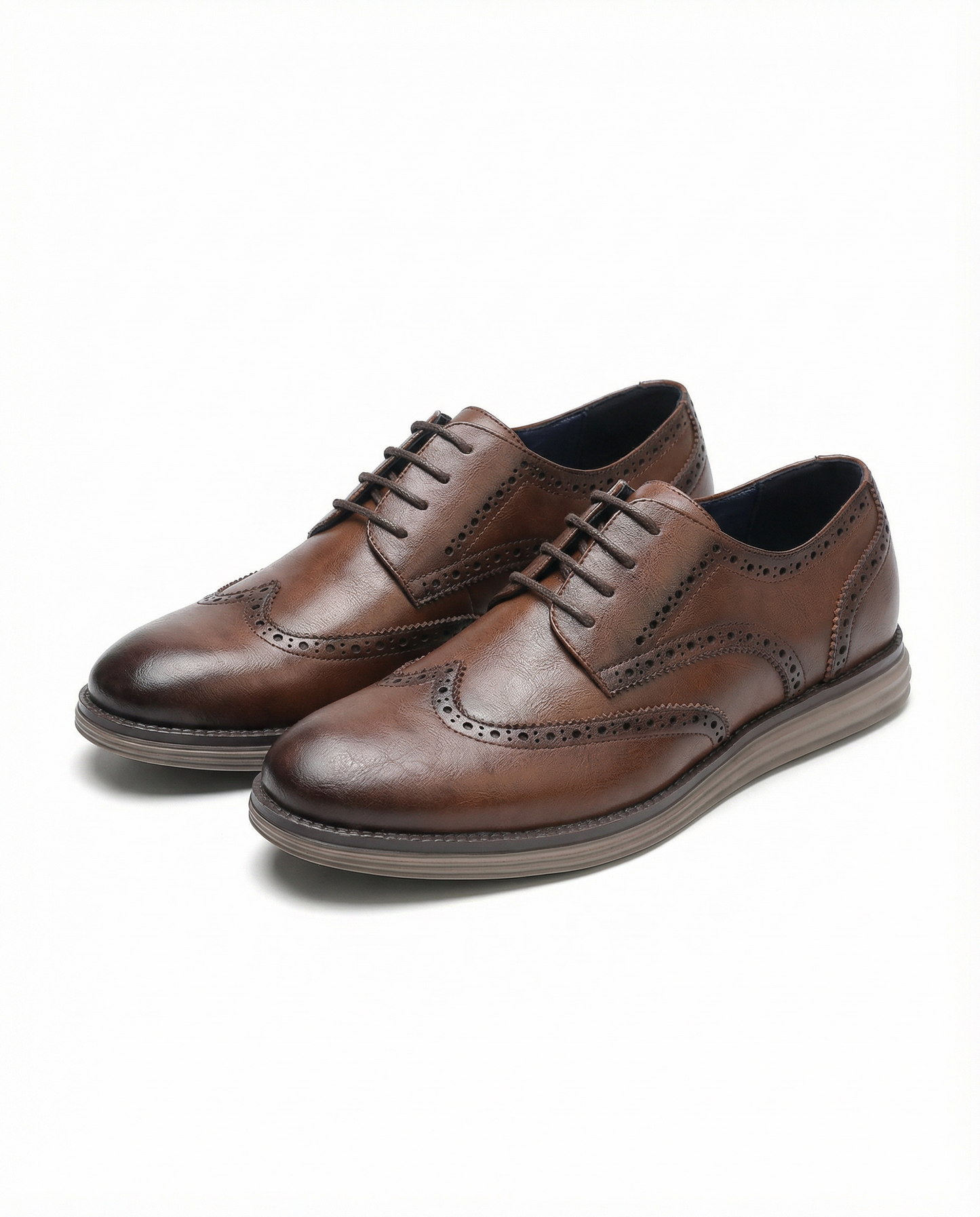 Professional men's formal brogue oxford dress shoes with a durable design, suitable for daily office wear.