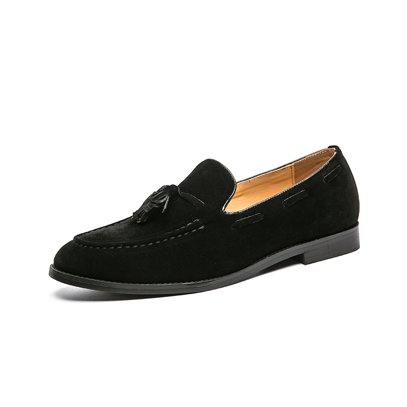 A pair of comfortable black men's classic loafers, embodying refined style for any formal or casual occasion.