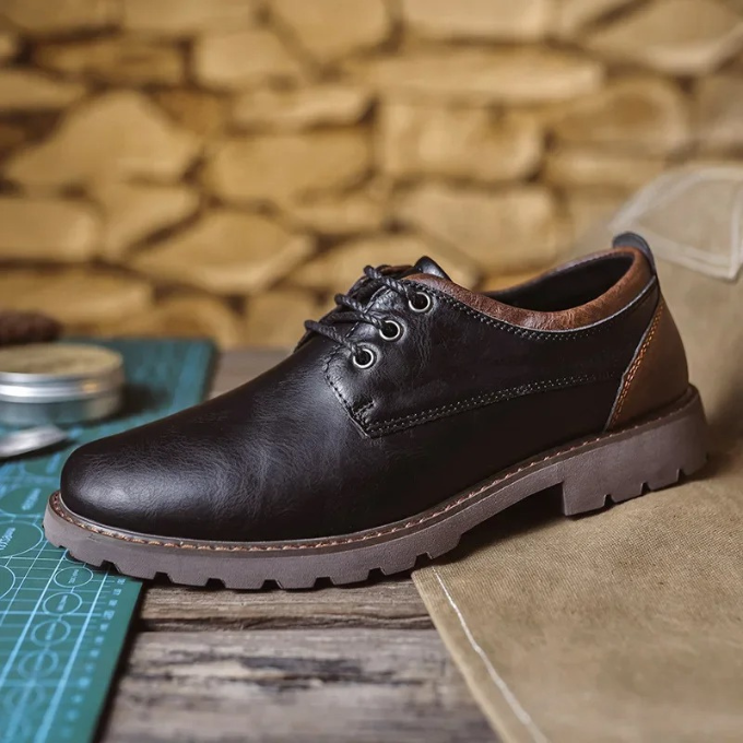 Men's Cedar Ridge work shoes, sophisticated oxfords for professional settings.