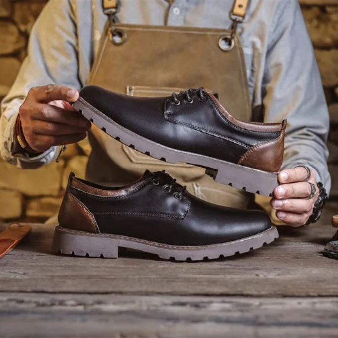 Top-down view of comfortable Men's Cedar Ridge Oxford shoes, ready for any occasion.