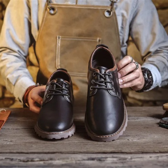 Men's Cedar Ridge Oxfords, essential classic style men's shoes for versatile wardrobes.