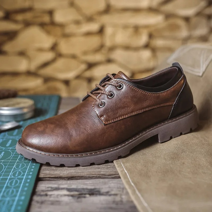 Stylish brown leather Men's Cedar Ridge Oxfords, comfortable for any occasion.