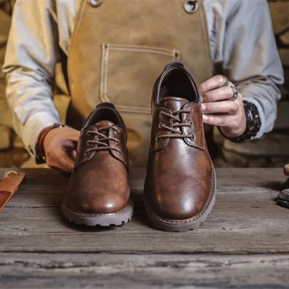 Comfortable Men's Cedar Ridge casual oxfords, ideal for everyday versatile footwear.
