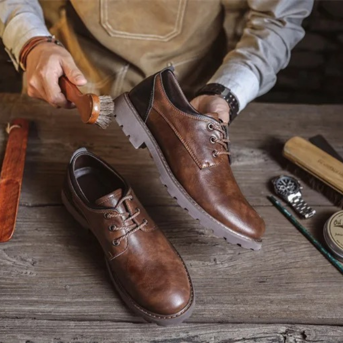 High-quality Men's Cedar Ridge oxford shoes, a staple for classic men's style.