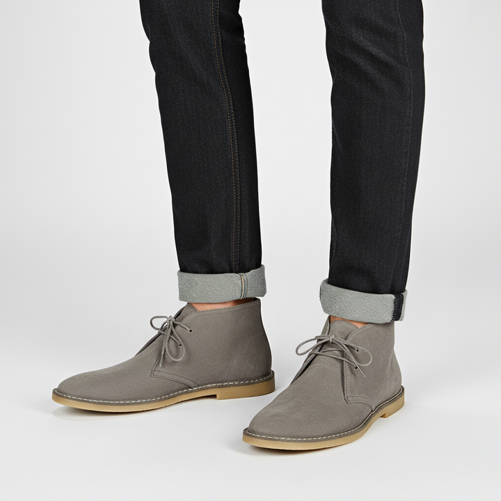 Elegant men's formal shoes, vintage style, comfortable for extended wear. Perfect for office or events.