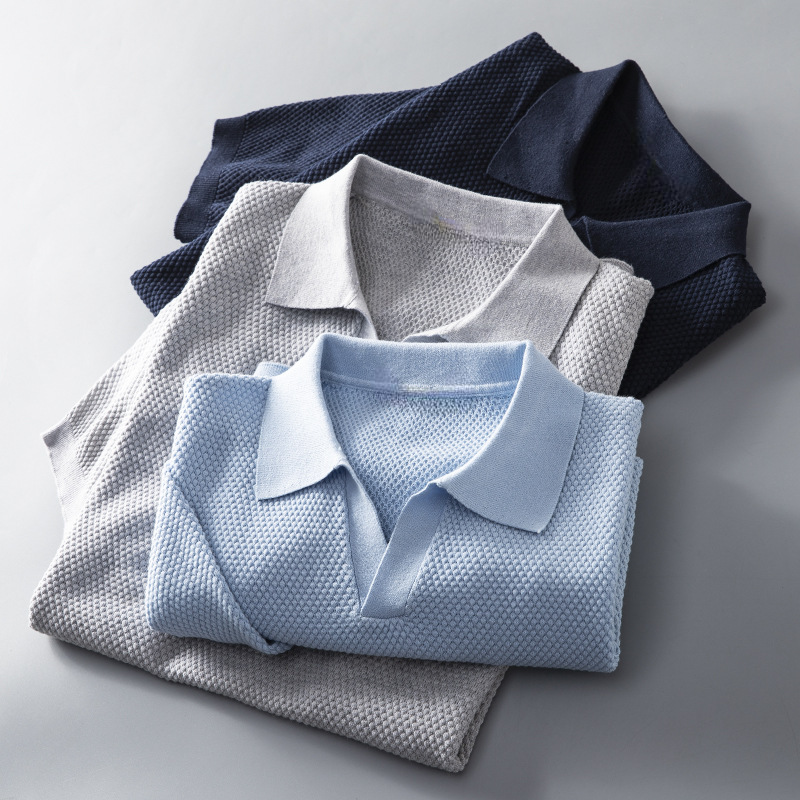 Detail of the collar and buttons on the men's classic polo shirt, highlighting its timeless design and quality.