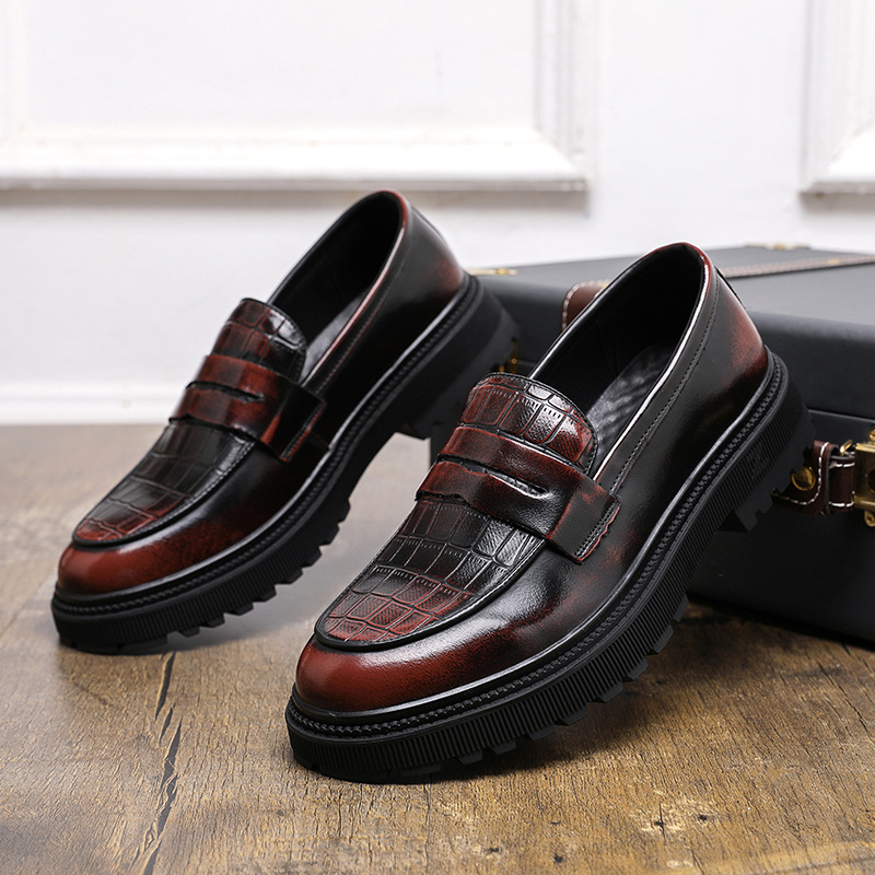 Classic men's polished slip-on loafers, providing easy-to-wear comfort and sophisticated style for any occasion.