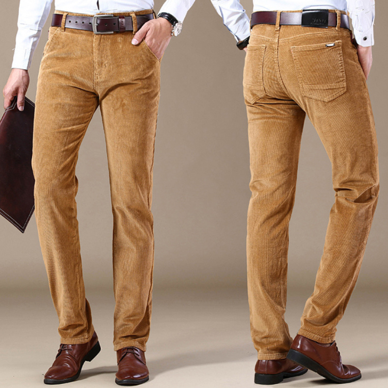 Versatile straight-leg men's jeans, perfect for both casual and smart casual daily ensembles.