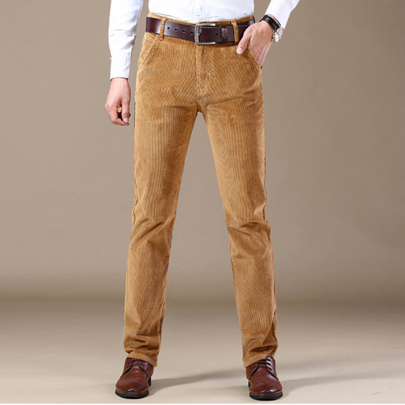 Men's tailored fit straight-leg jeans, a versatile and durable choice for classic daily wear.