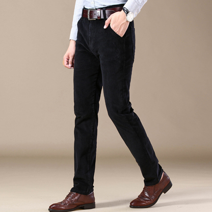 Timeless straight-leg men's jeans, offering a classic tailored fit for all your casual occasions.