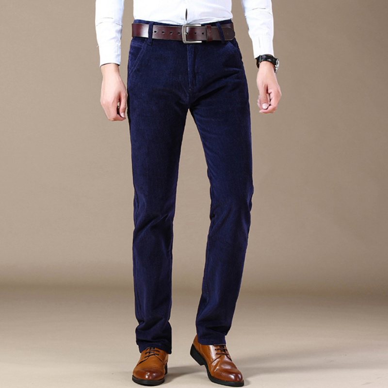 Classic men's straight-leg jeans, durable and comfortable for versatile casual and daily use.