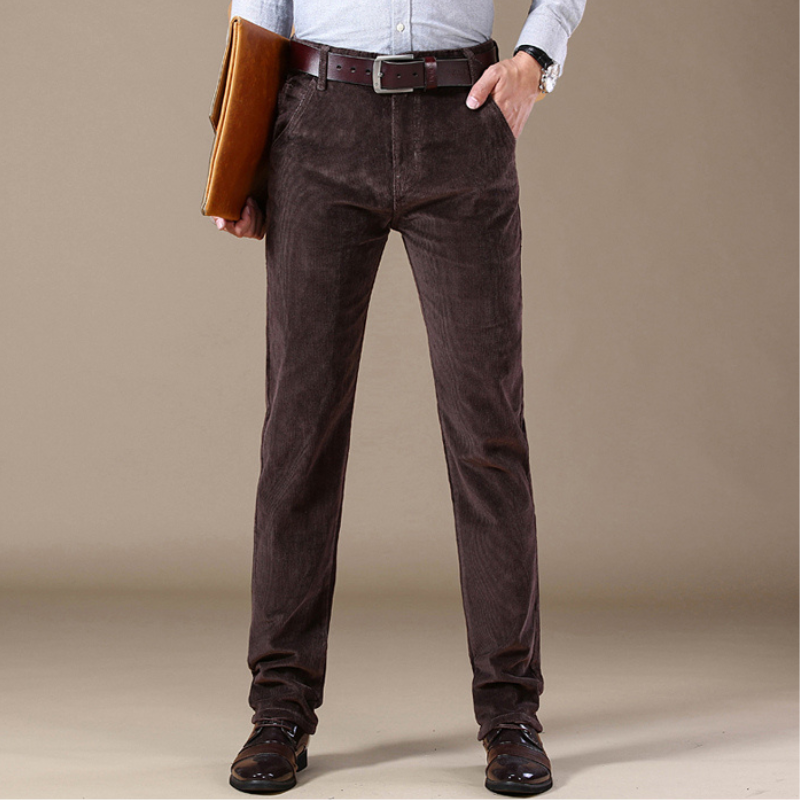 Men's durable straight-leg jeans, offering a timeless look and tailored fit for daily versatility.
