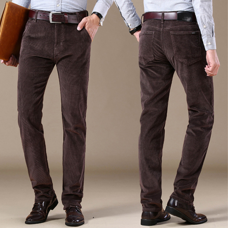 Versatile men's classic straight-leg jeans, perfect for achieving a tailored, smart casual daily look.