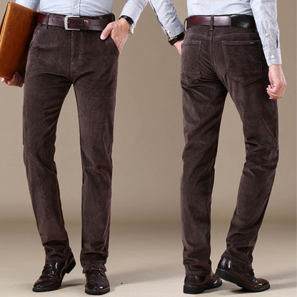 Versatile men's classic straight-leg jeans, perfect for achieving a tailored, smart casual daily look.