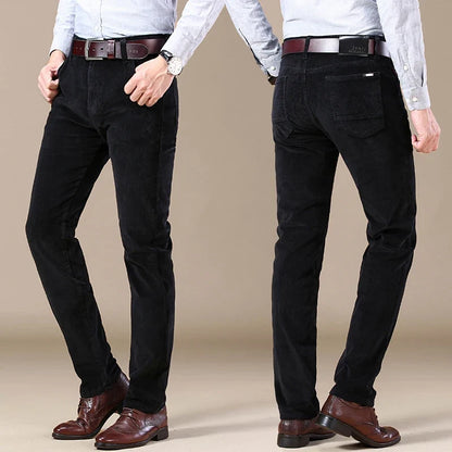 Versatile men's classic straight-leg jeans, offering a comfortable fit for any occasion.