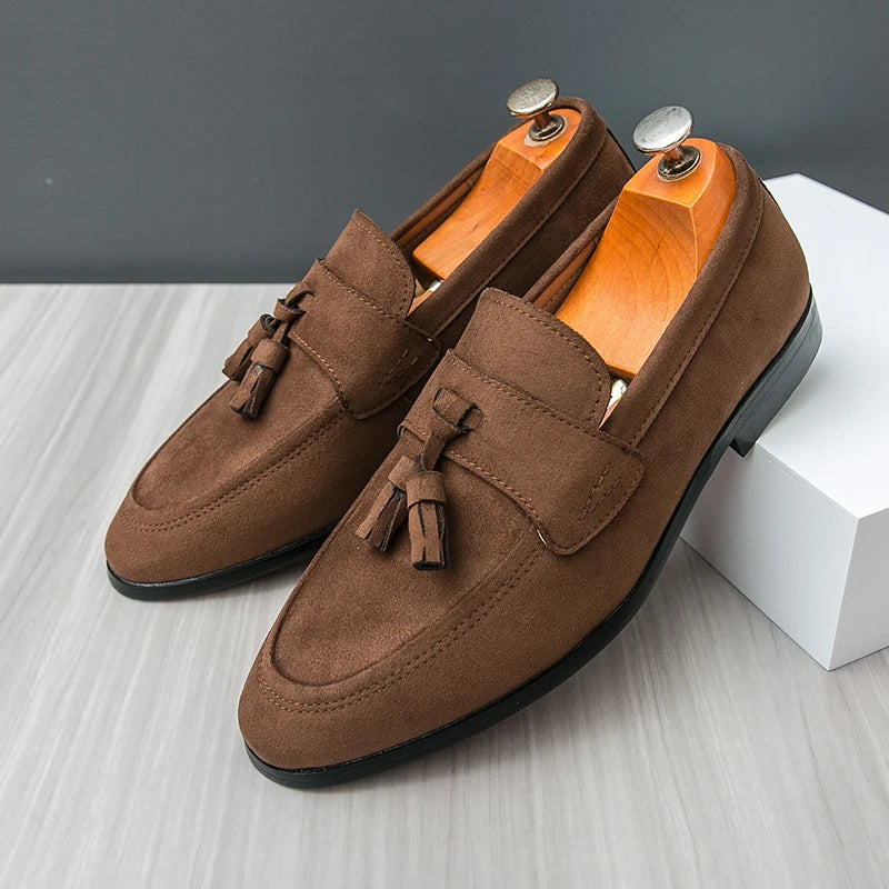 Comfortable & stylish men's tassel loafers, essential slip-on dress shoes for sophisticated menswear.