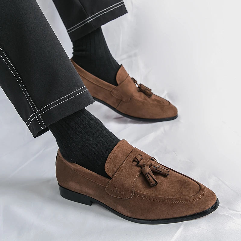 Versatile men's formal shoes: classic tassel loafers, ideal for business casual to elegant events.