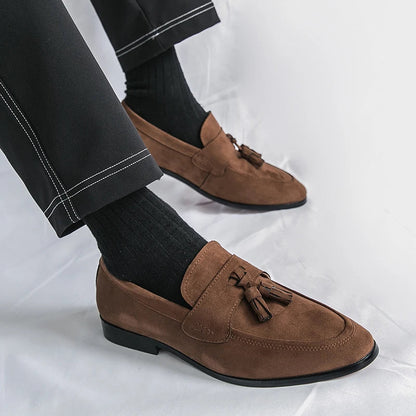 Versatile men's formal shoes: classic tassel loafers, ideal for business casual to elegant events.