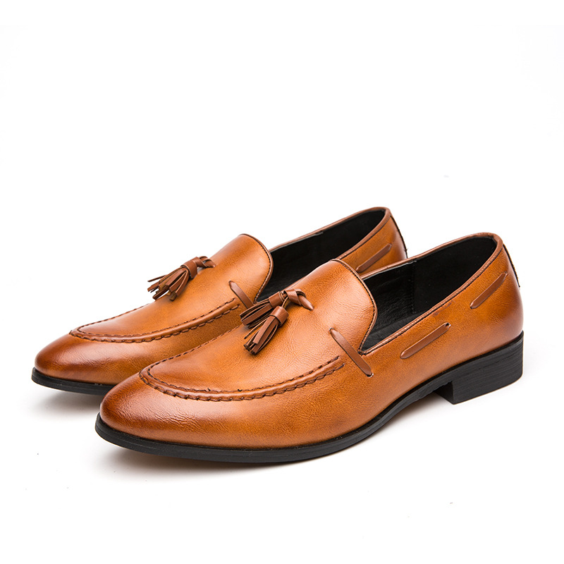 Men's polished tassel loafers, comfortable slip-on design, ideal dress shoes for professional or everyday wear.
